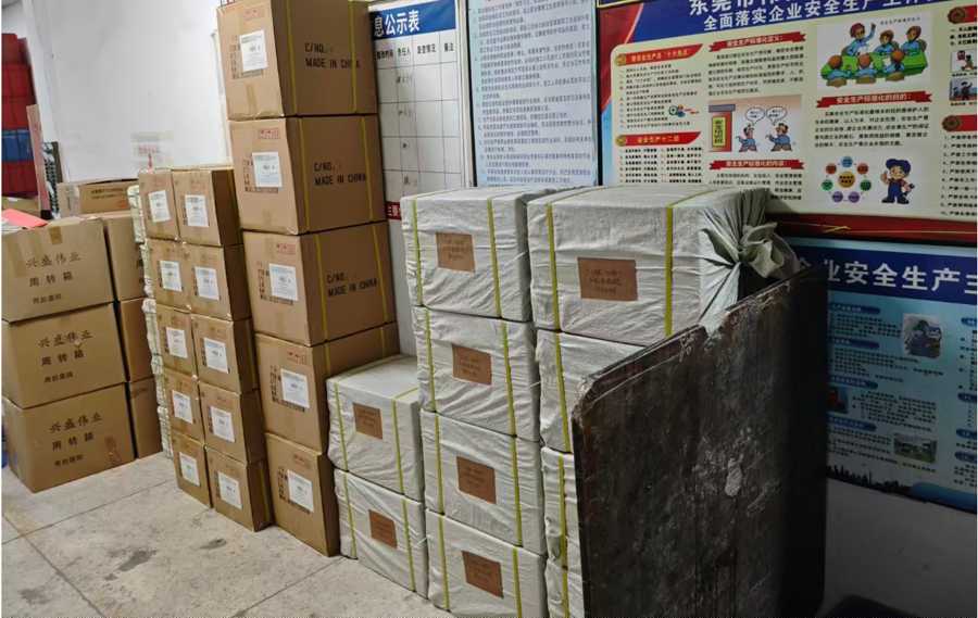 Boomende Bestellungen! Dongguan Yijiaxin Gift Manufacturing beginnt mit der Massenlieferung der Treibsandflaschenserie